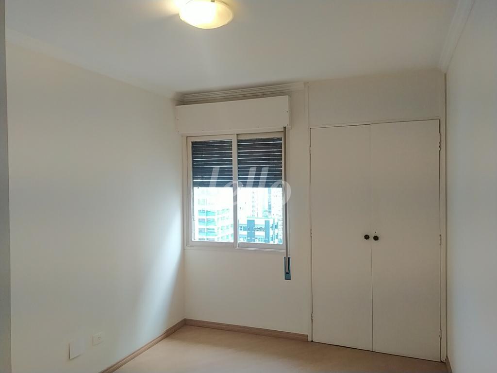 DORMITÓRIO de Apartamento à venda, Padrão com 70 m², 2 quartos e 1 vaga em Indianópolis - São Paulo