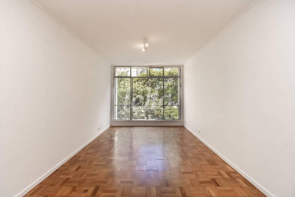 SALA de Apartamento à venda, Padrão com 136 m², 3 quartos e 1 vaga em Cerqueira César - São Paulo