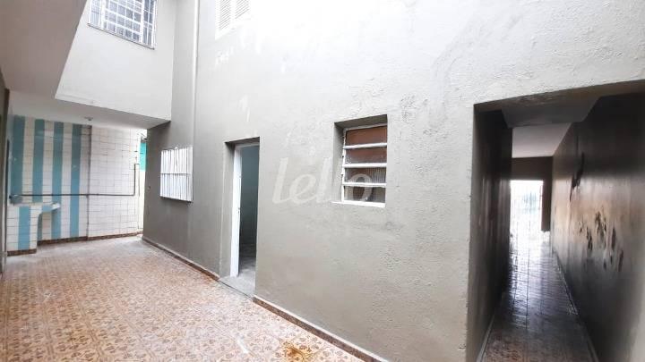 FUNDOS de Casa para alugar, sobrado com 280 m², 6 quartos e 2 vagas em Vila Medeiros - São Paulo