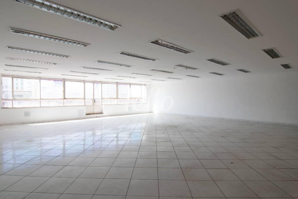 SALA 1 de Sala / Conjunto para alugar, Padrão com 400 m², e em República - São Paulo
