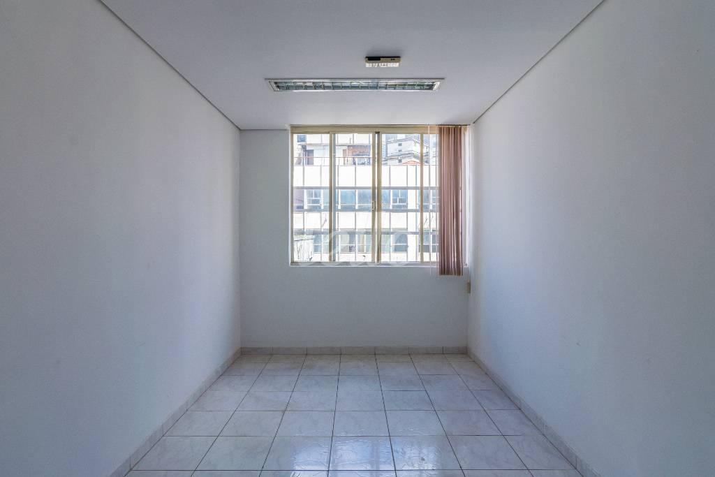 SALA 2 de Sala / Conjunto para alugar, Padrão com 400 m², e em República - São Paulo
