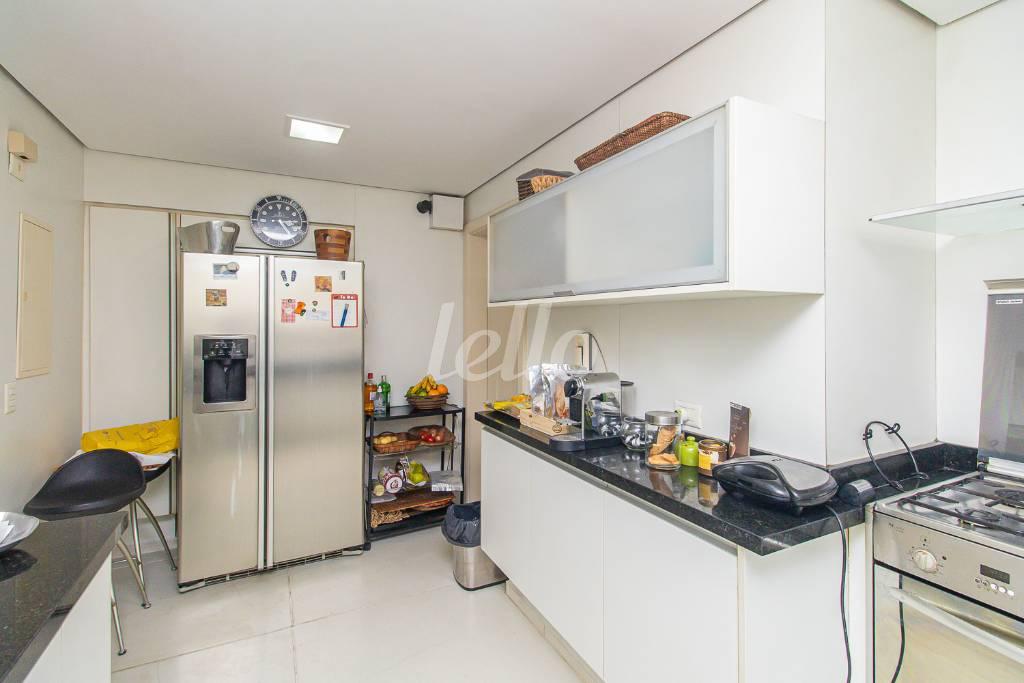 COZINHA de Apartamento para alugar, Duplex com 300 m², 3 quartos e 2 vagas em Itaim Bibi - São Paulo
