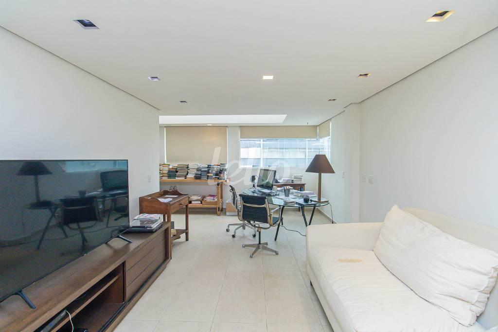 SALA de Apartamento para alugar, Duplex com 300 m², 3 quartos e 2 vagas em Itaim Bibi - São Paulo