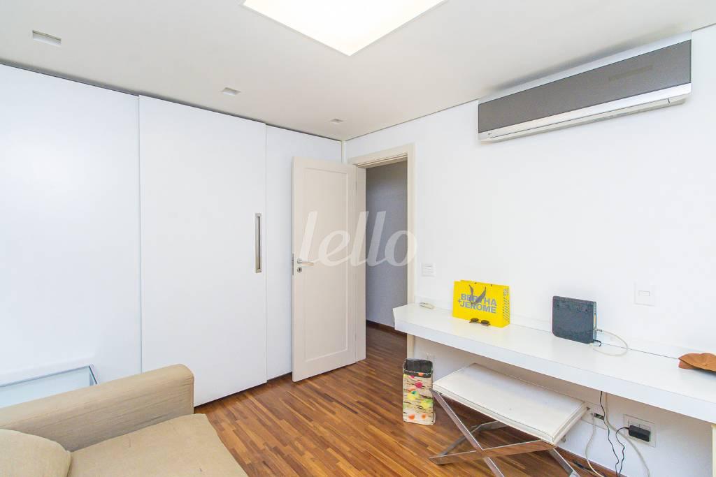 DORMITORIO 3 de Apartamento para alugar, Duplex com 300 m², 3 quartos e 2 vagas em Itaim Bibi - São Paulo