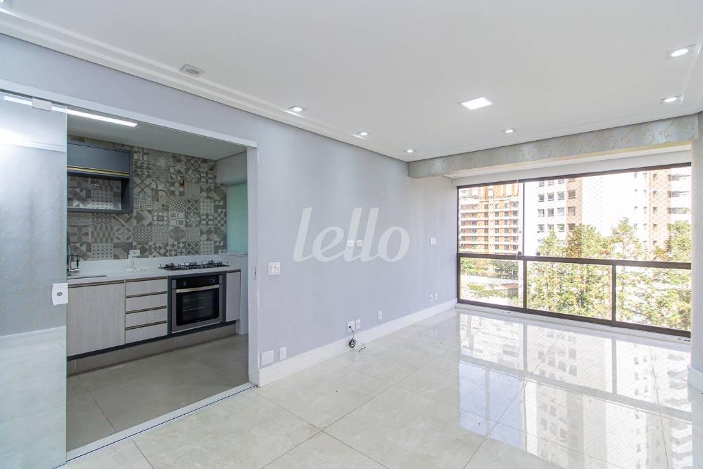 SALA de Apartamento para alugar, Padrão com 80 m², 3 quartos e 2 vagas em Vila Suzana - São Paulo