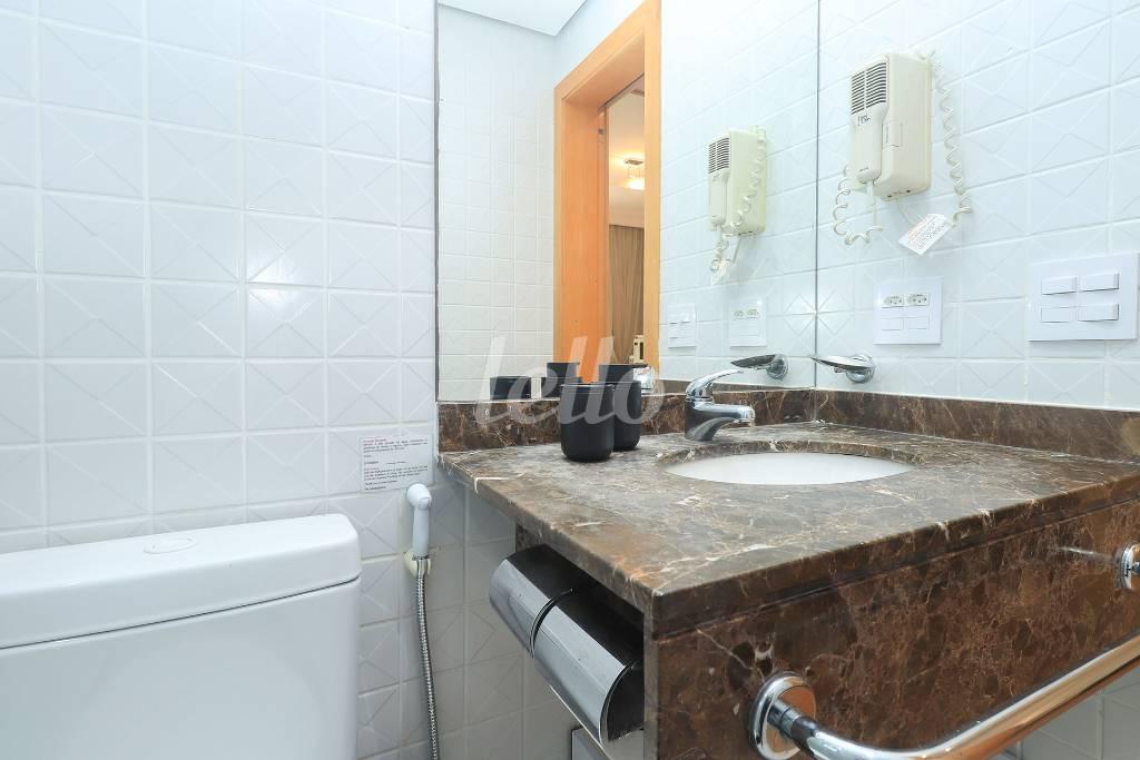 BANHEIRO SOCIAL de Apartamento para alugar, Padrão com 28 m², e 1 vaga em Higienópolis - São Paulo