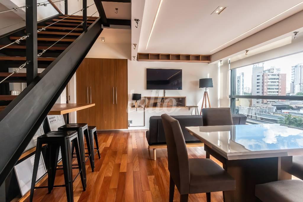 SALA de Apartamento para alugar, Duplex com 64 m², 1 quarto e 1 vaga em Vila Olímpia - São Paulo