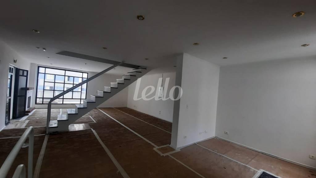 SALA 1 de Casa para alugar, sobrado com 440 m², e 10 vagas em Vila Ester (zona Norte) - São Paulo