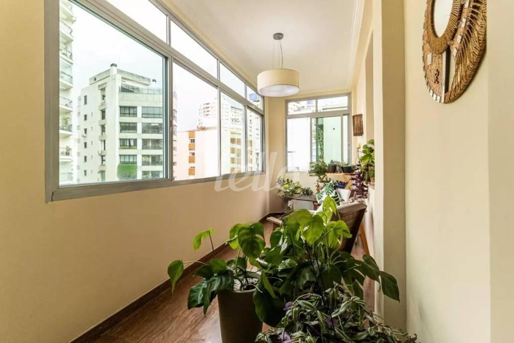 VARANDA de Apartamento para alugar, Padrão com 194 m², 3 quartos e em Santa Cecília - São Paulo