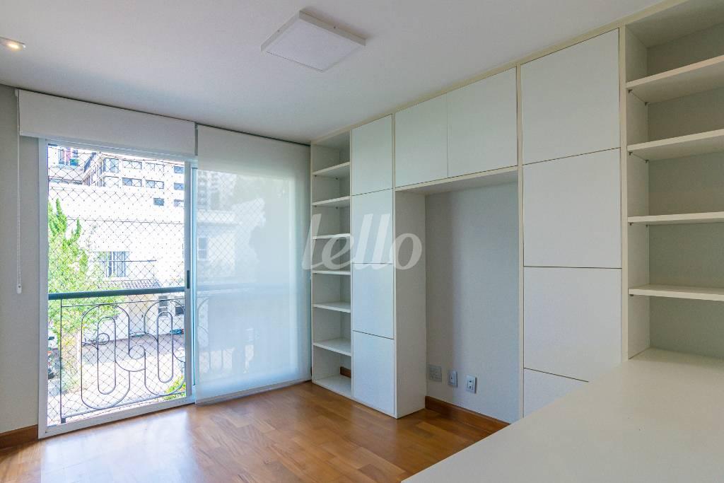 DORMITORIO de Casa para alugar, sobrado com 398 m², 5 quartos e 4 vagas em Jardim Panorama - São Paulo