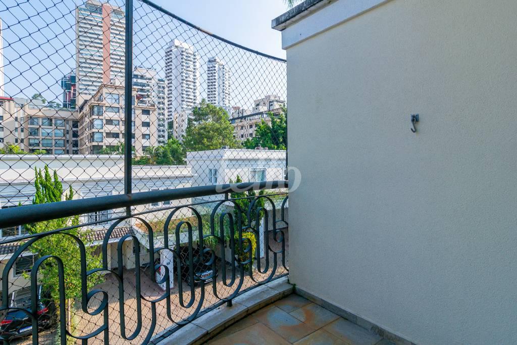 SUITE 2 de Casa para alugar, sobrado com 398 m², 5 quartos e 4 vagas em Jardim Panorama - São Paulo