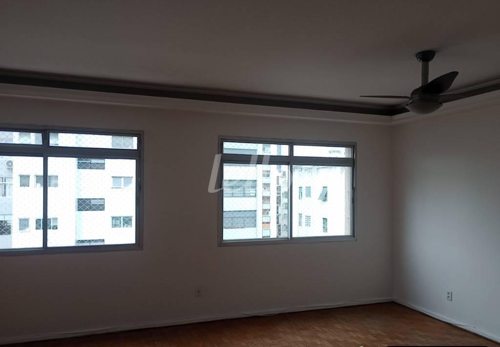 1-SALA-002 de Apartamento para alugar, Padrão com 230 m², 3 quartos e 1 vaga em Higienópolis - São Paulo