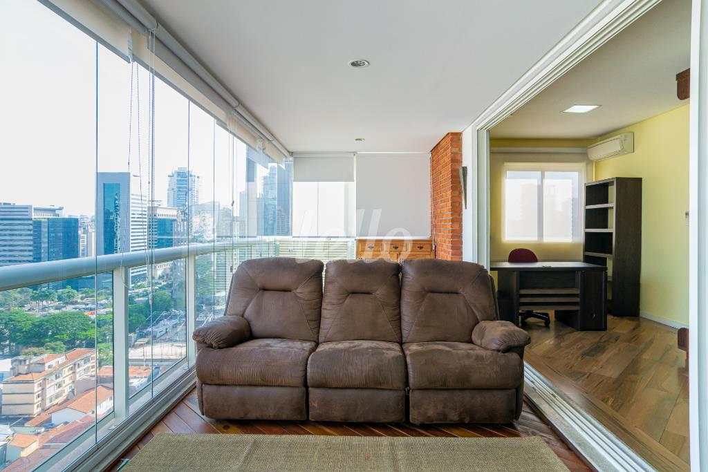 SACADA de Apartamento para alugar, Padrão com 76 m², 1 quarto e 2 vagas em Itaim Bibi - São Paulo