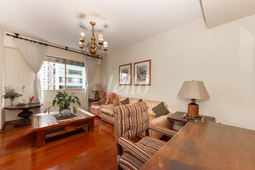 DORMITÓRIO de Apartamento à venda, Padrão com 198 m², 3 quartos e 2 vagas em Jardim Paulista - São Paulo