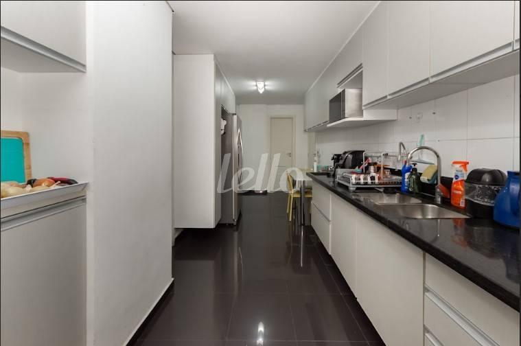 COZINHA de Apartamento à venda, Padrão com 280 m², 4 quartos e 3 vagas em Bosque da Saúde - São Paulo