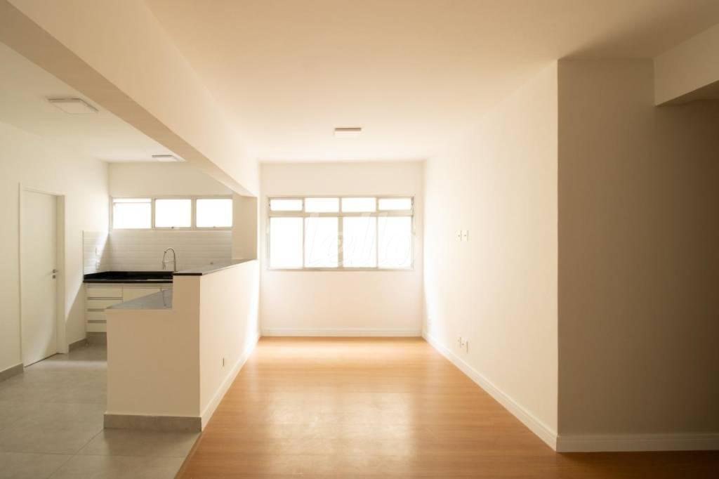 COZINHA INTEGRADA SALA de Apartamento à venda, Padrão com 80 m², 3 quartos e 1 vaga em Vila Gomes Cardim - São Paulo