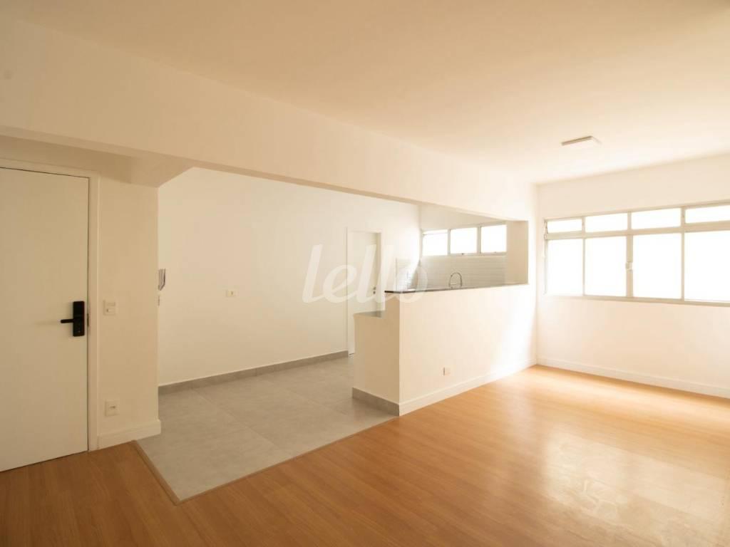 SALA DE ESTAR de Apartamento à venda, Padrão com 80 m², 3 quartos e 1 vaga em Vila Gomes Cardim - São Paulo