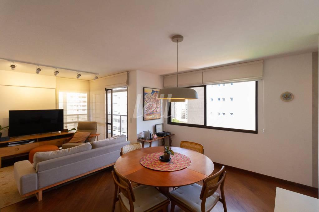SALA de Apartamento à venda, Padrão com 100 m², 3 quartos e 2 vagas em Pinheiros - São Paulo