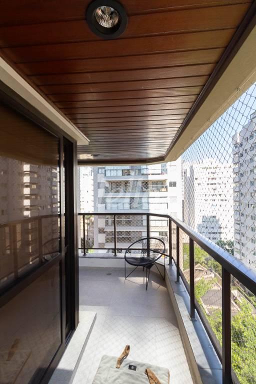 VARANDA de Apartamento à venda, Padrão com 100 m², 3 quartos e 2 vagas em Pinheiros - São Paulo