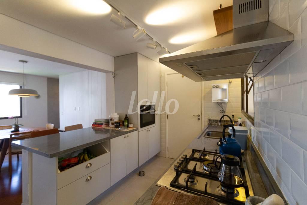 COZINHA de Apartamento à venda, Padrão com 100 m², 3 quartos e 2 vagas em Pinheiros - São Paulo