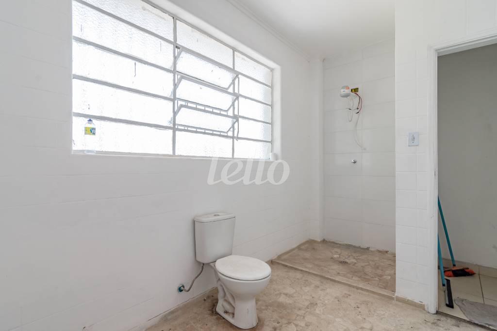 BANHEIRO DA SUITE 1 de Casa à venda, sobrado com 380 m², 3 quartos e 4 vagas em Indianópolis - São Paulo
