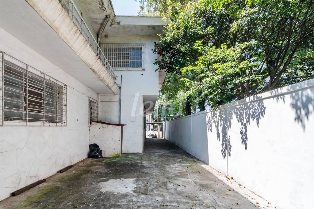 ÁREA EXTERNA de Casa à venda, sobrado com 380 m², 3 quartos e 4 vagas em Indianópolis - São Paulo