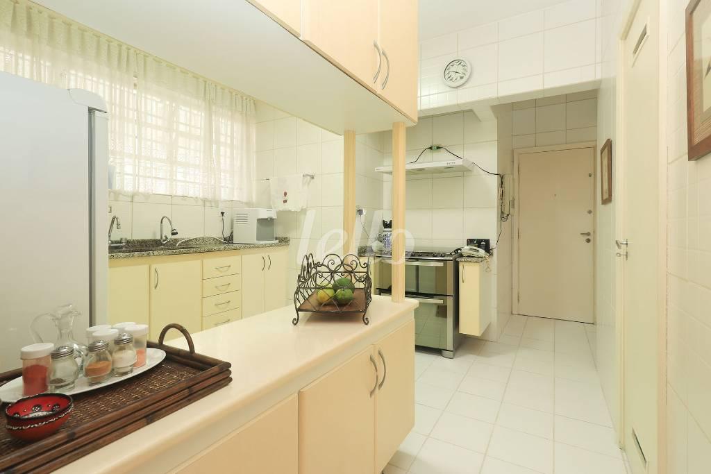 COZINHA de Apartamento para alugar, Padrão com 230 m², 3 quartos e 2 vagas em Higienópolis - São Paulo