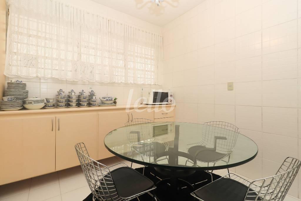COZINHA de Apartamento para alugar, Padrão com 230 m², 3 quartos e 2 vagas em Higienópolis - São Paulo