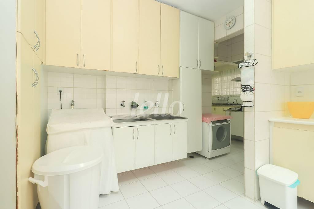 AREA DE SERVIÇO de Apartamento para alugar, Padrão com 230 m², 3 quartos e 2 vagas em Higienópolis - São Paulo