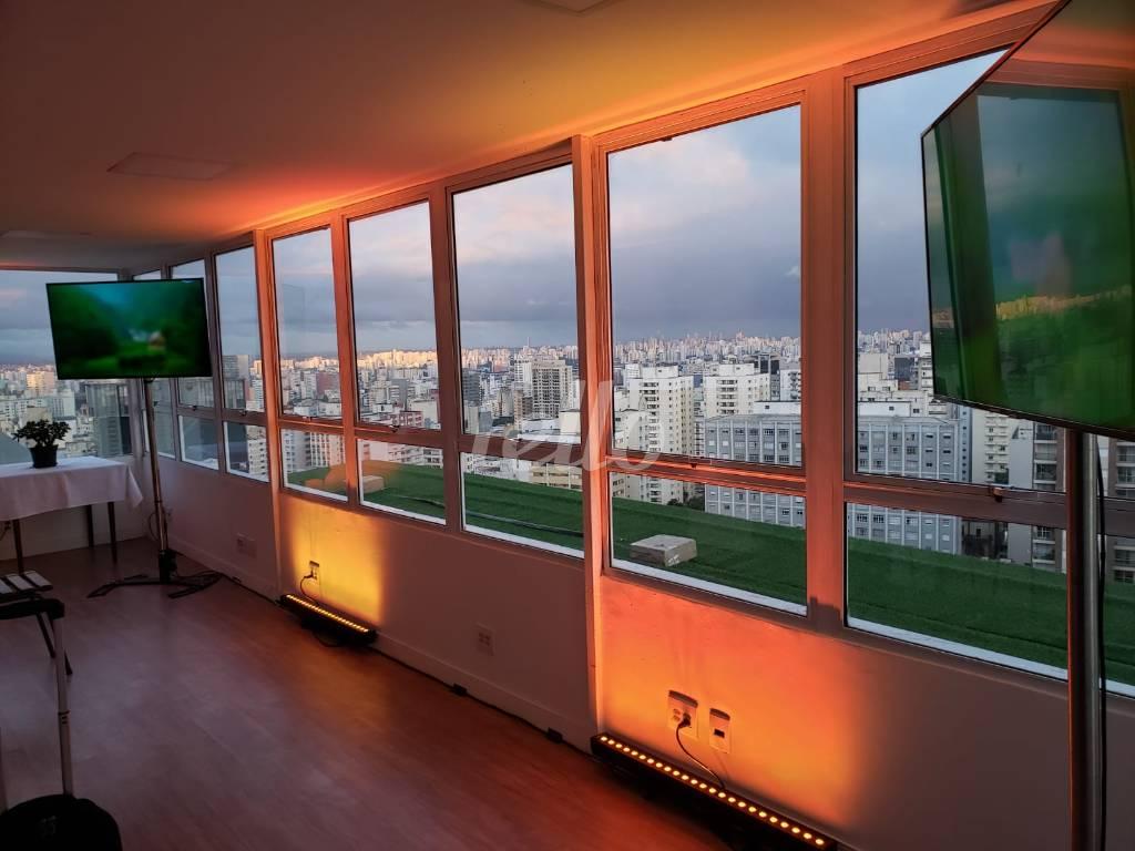VISTA de Sala / Conjunto para alugar, Padrão com 140 m², e 1 vaga em Bela Vista - São Paulo