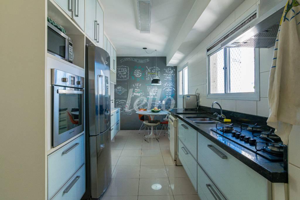 COZINHA de Apartamento para alugar, Padrão com 229 m², 4 quartos e 4 vagas em Cidade Monções - São Paulo