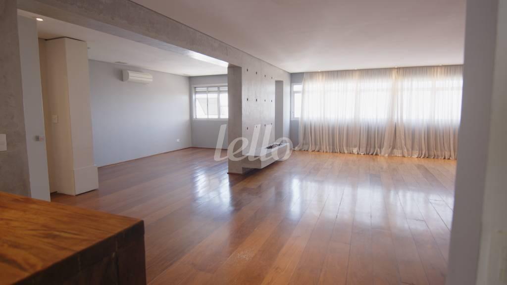 SALA de Apartamento para alugar, Padrão com 188 m², e 2 vagas em Itaim Bibi - São Paulo