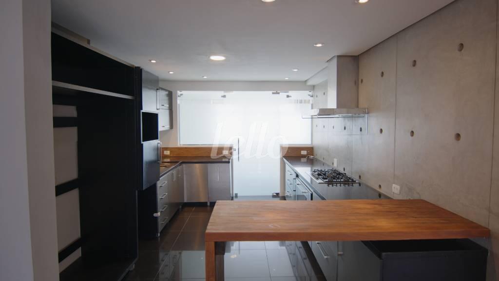 COZINHA de Apartamento para alugar, Padrão com 188 m², e 2 vagas em Itaim Bibi - São Paulo