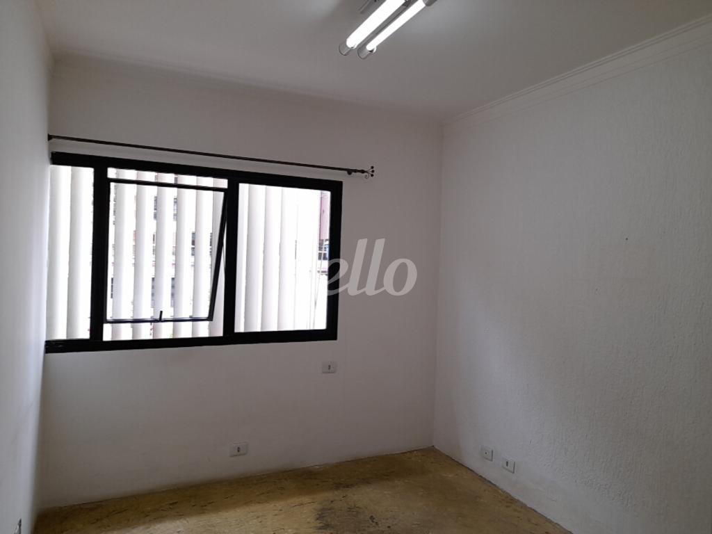 SALA 2 de Sala / Conjunto à venda, Padrão com 38 m², e 1 vaga em Vila Guiomar - Santo André