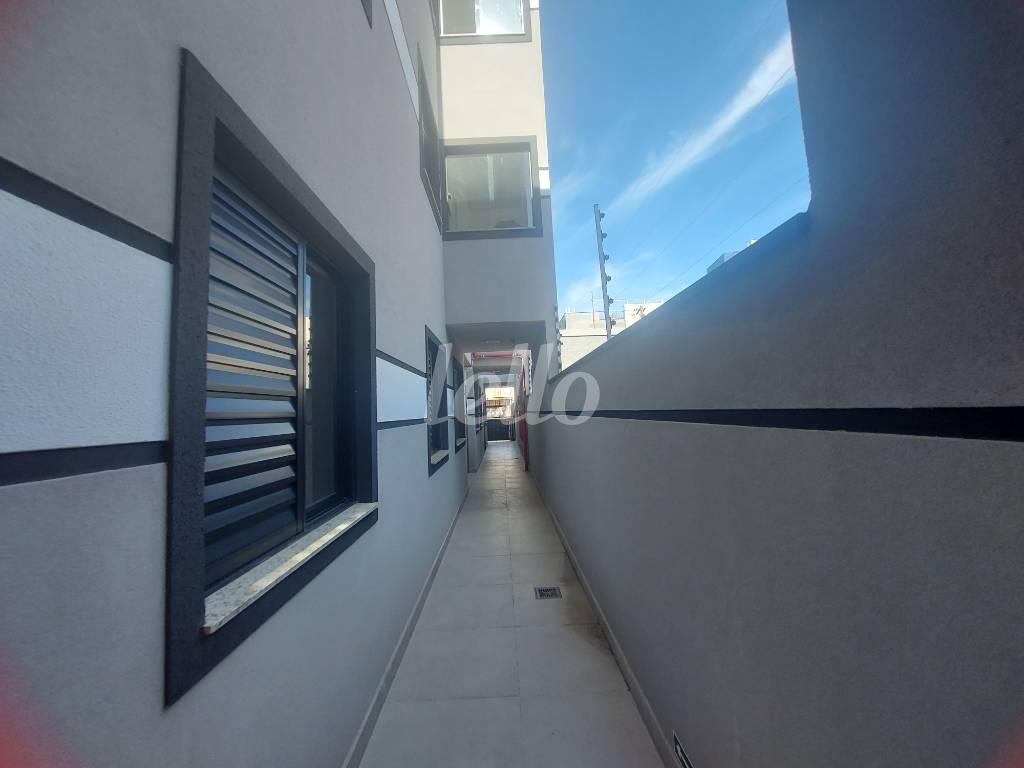 CORREDOR EXTERNO de Apartamento à venda, Padrão com 46 m², 2 quartos e 1 vaga em Vila Mazzei - São Paulo
