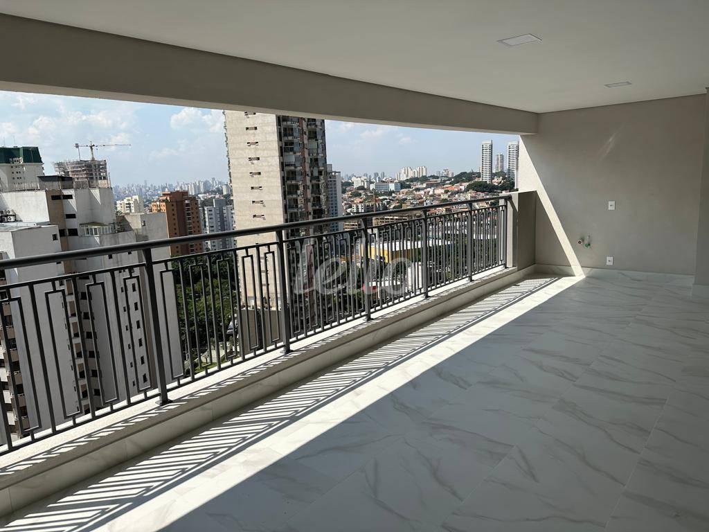 VARANDA de Apartamento à venda, Padrão com 144 m², 4 quartos e 2 vagas em Jardim Aurélia - São Paulo