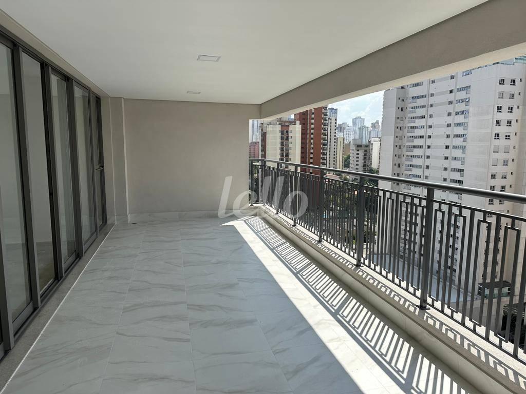 VARANDA de Apartamento à venda, Padrão com 144 m², 4 quartos e 2 vagas em Jardim Aurélia - São Paulo