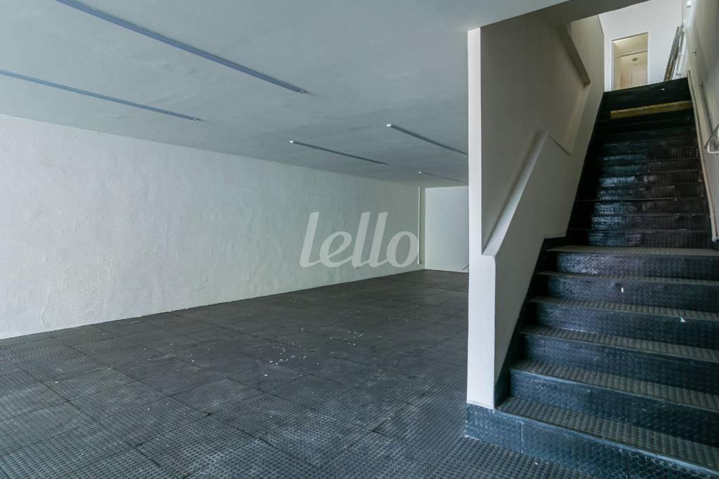 01SALA_008 de Loja para alugar, Padrão com 670 m², e em Santana - São Paulo
