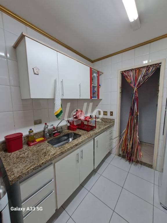 F de Apartamento à venda, Padrão com 63 m², 3 quartos e 2 vagas em Vila Leonor - São Paulo