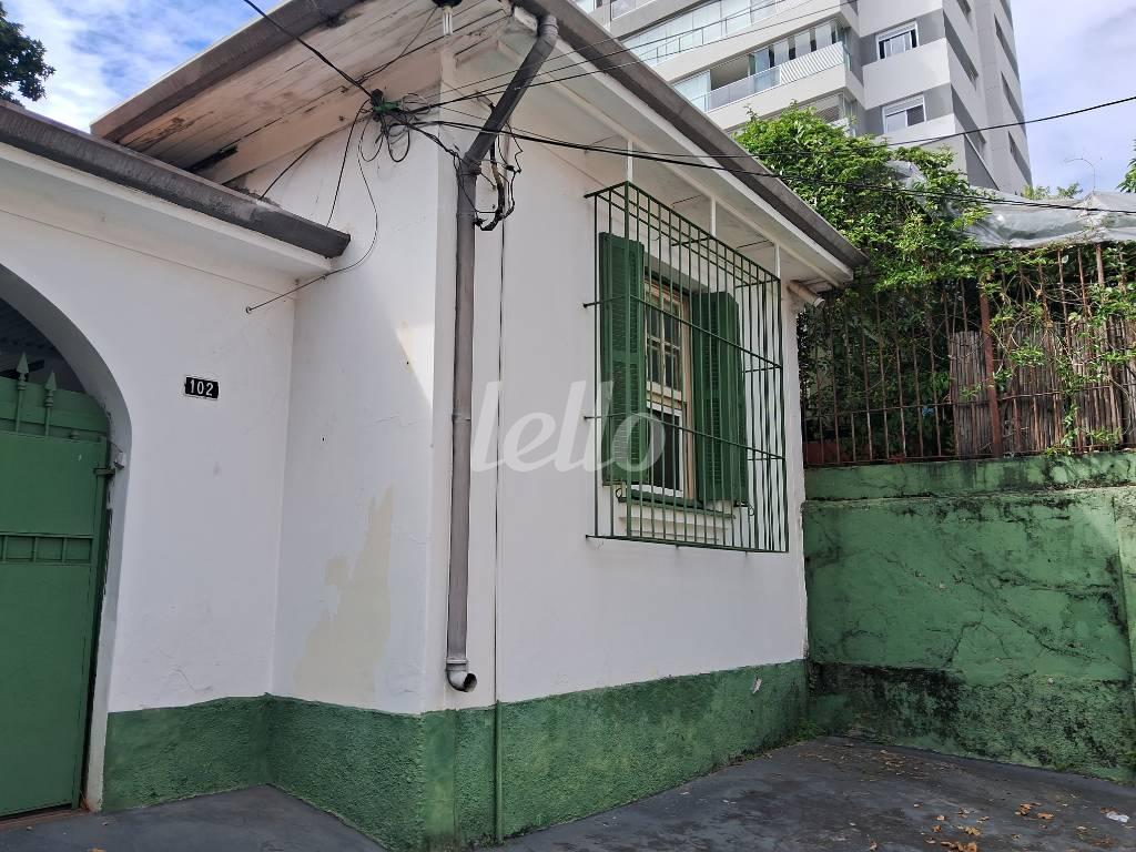 FACHADA de Casa à venda, sobrado com 239 m², 3 quartos e 2 vagas em Pinheiros - São Paulo