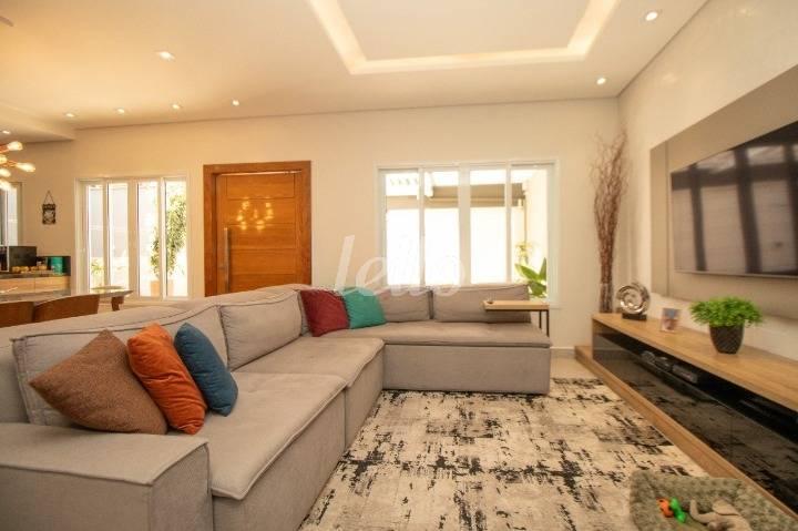LIVING de Casa à venda, sobrado com 200 m², 3 quartos e 3 vagas em Mirandopolis - São Paulo