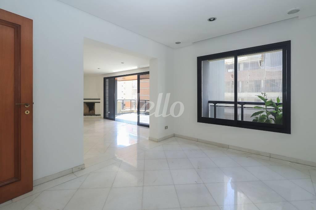 01SALA_007 de Apartamento para alugar, Padrão com 240 m², 3 quartos e 3 vagas em Consolação - São Paulo
