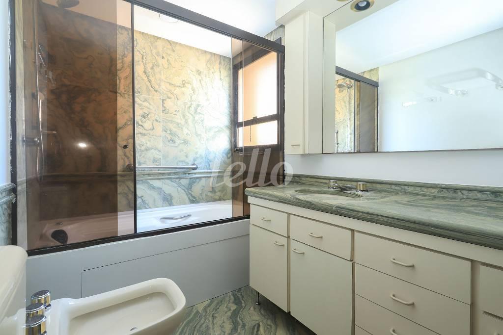 04SUITE-1_007 de Apartamento para alugar, Padrão com 240 m², 3 quartos e 3 vagas em Consolação - São Paulo