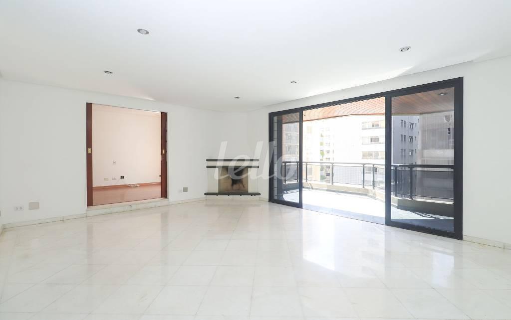 01SALA_006 de Apartamento para alugar, Padrão com 240 m², 3 quartos e 3 vagas em Consolação - São Paulo