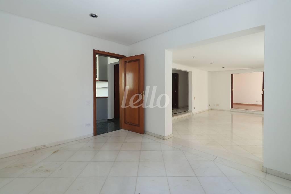 01SALA_008 de Apartamento para alugar, Padrão com 240 m², 3 quartos e 3 vagas em Consolação - São Paulo
