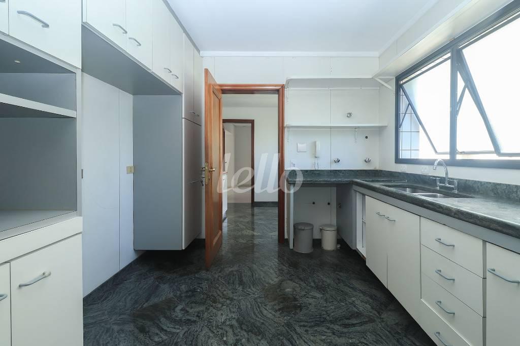 07COZINHA_004 de Apartamento para alugar, Padrão com 240 m², 3 quartos e 3 vagas em Consolação - São Paulo