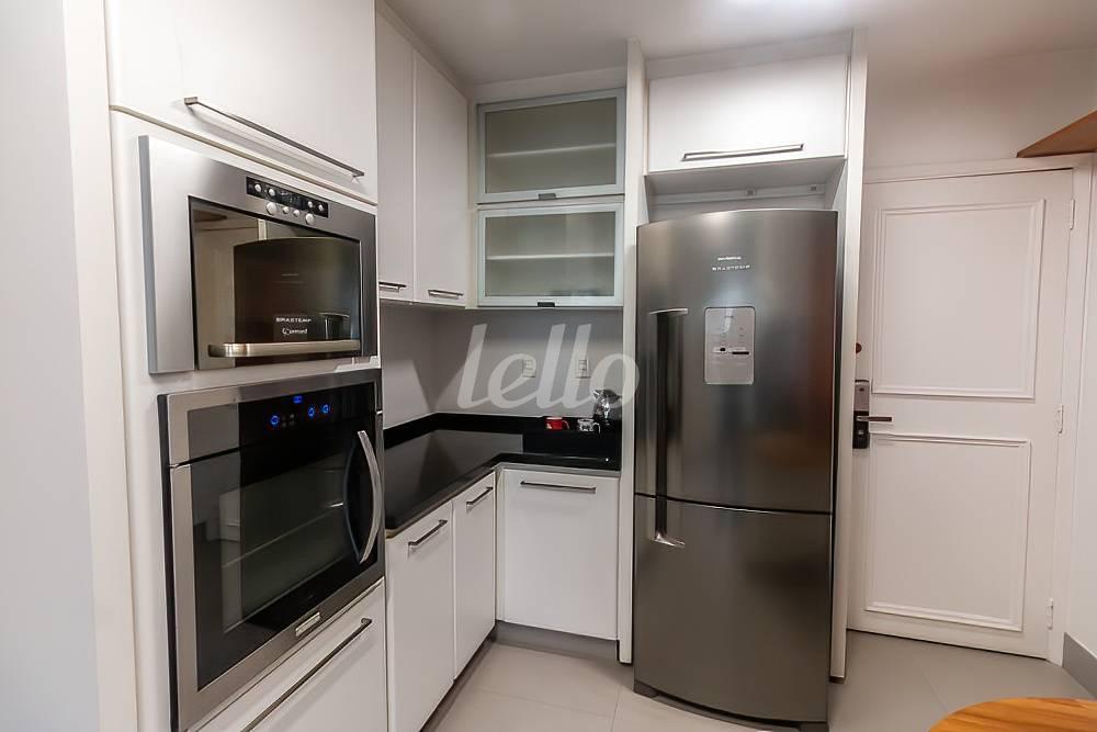 COZINHA de Apartamento para alugar, Padrão com 130 m², 2 quartos e 1 vaga em Itaim Bibi - São Paulo
