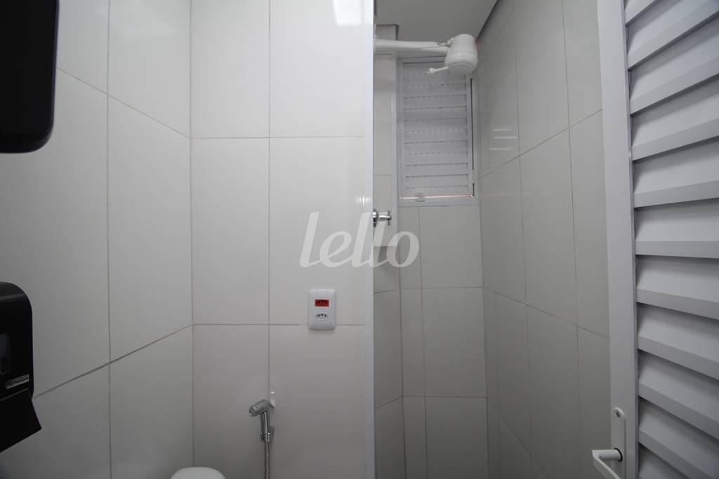 BANHEIRO de Sala / Conjunto para alugar, Padrão com 30 m², e em Sé - São Paulo