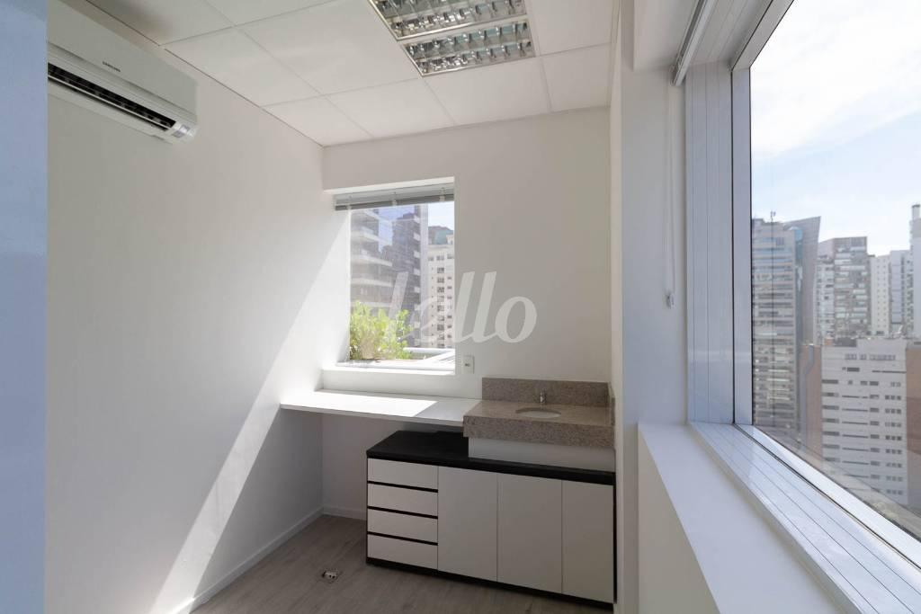 SALA 2 de Sala / Conjunto para alugar, Duplex com 130 m², e 3 vagas em Itaim Bibi - São Paulo