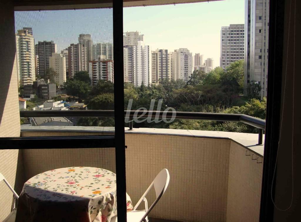 VARANDA de Apartamento para alugar, Padrão com 35 m², 1 quarto e 1 vaga em Vila Suzana - São Paulo